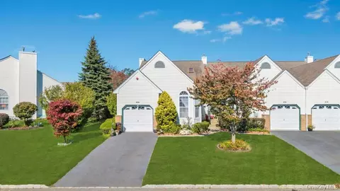 204 Caroline Ct, Port Jefferson Station, NY 11776