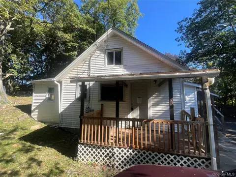 18 Hillside Pl, Lloyd, NY 12528