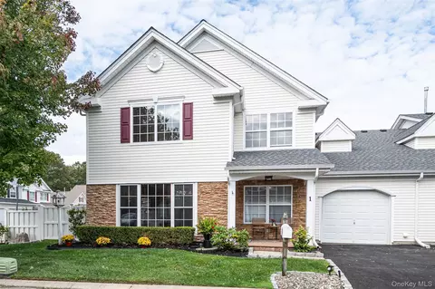 1 Casey Ln, Middle Island, NY 11953