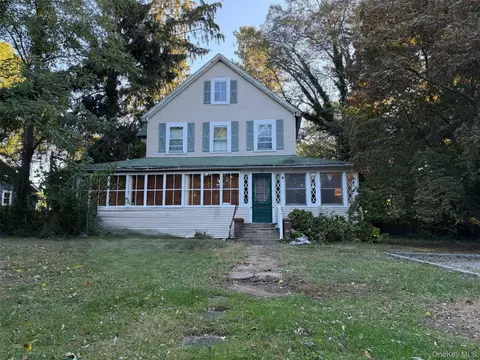 292 Laurel Rd, Northport, NY 11768