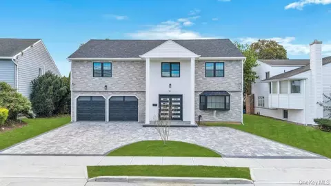 94 Jeffery Ln, Oceanside, NY 11572