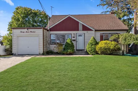 2700 Fox Rd, Baldwin, NY 11510