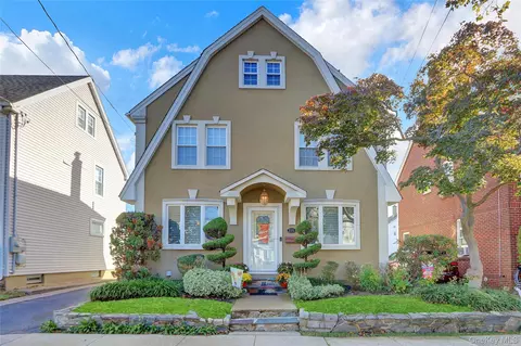 225 Park Ave, North Hempstead, NY 11596