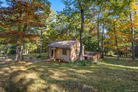 35 Candle Hill Rd, New Fairfield, CT 06812