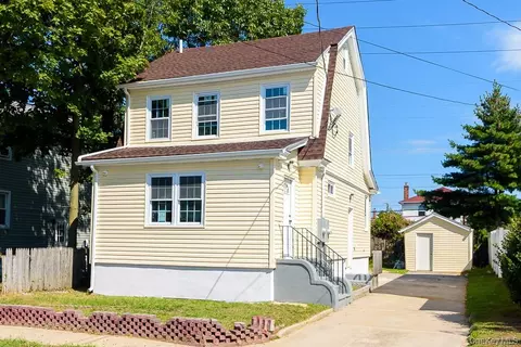 129 Cochran Pl, Valley Stream, NY 11581