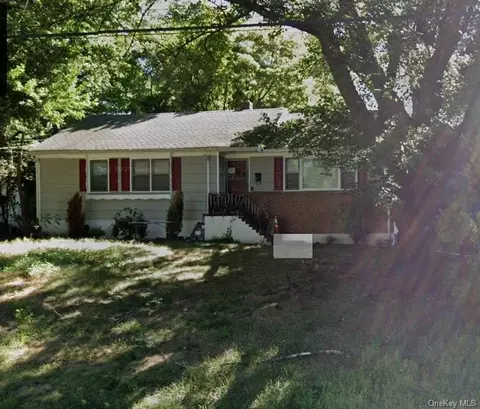 2 Ward Ln, Ramapo, NY 10977