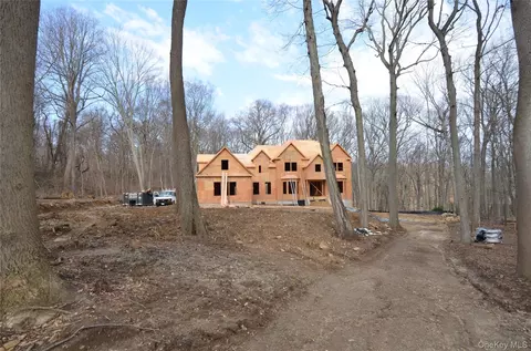550 Moriches Rd, Saint James, NY 11780