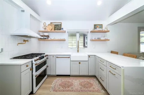 314 King Ave, New York, NY 10464