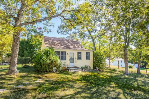 51 Ficus Rd, Rocky Point, NY 11778