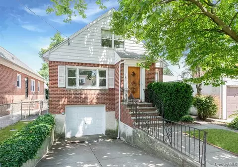 80-15 A 168th St, Jamaica, NY 11432