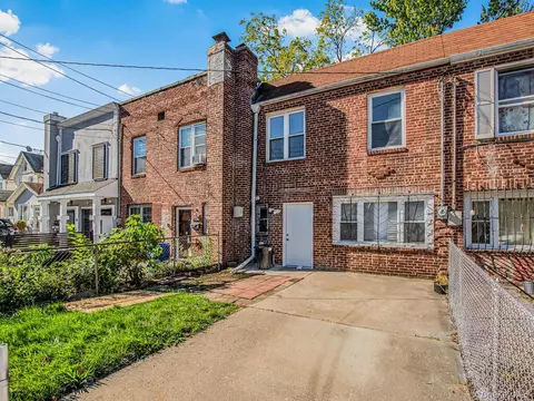 10220 189th St, Hollis, NY 11423