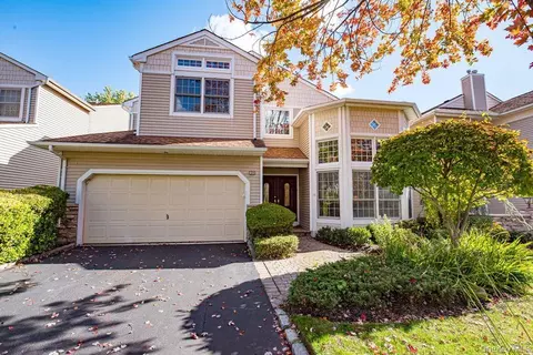 174 Sagamore Dr, Plainview, NY 11803
