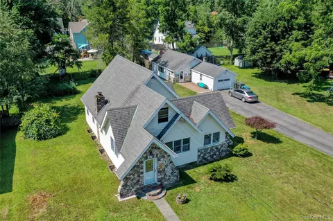 9 Chestnut St, Greenwood Lake, NY 10925