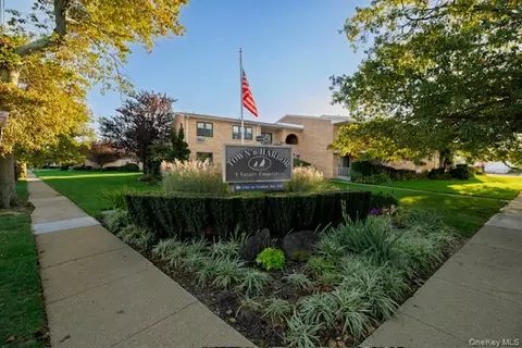 214 Westend Ave #6C, Freeport, NY 11520