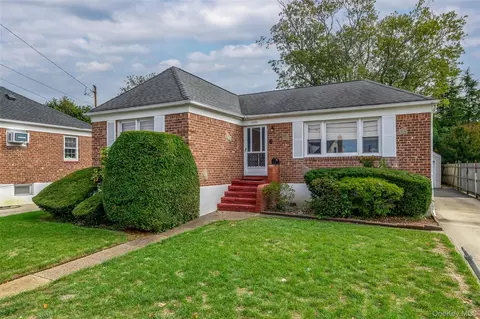 2975 Oceanside Rd, Oceanside, NY 11572