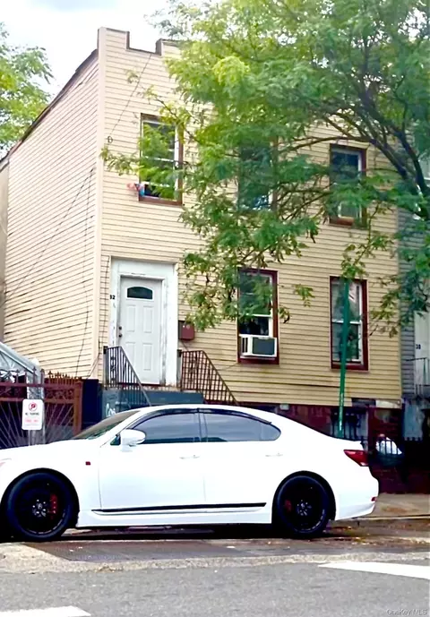 32 Cedar St, Brooklyn, NY 11221