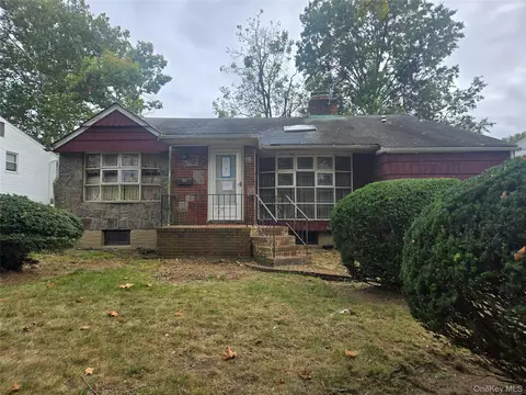 1434 Mark Dr, East Meadow, NY 11554