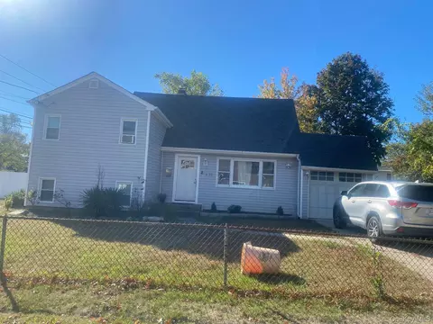 1452 Peters Blvd, Bay Shore, NY 11706