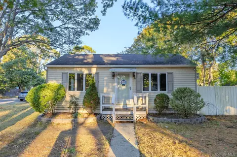 85 Lake Promenade, Ronkonkoma, NY 11779