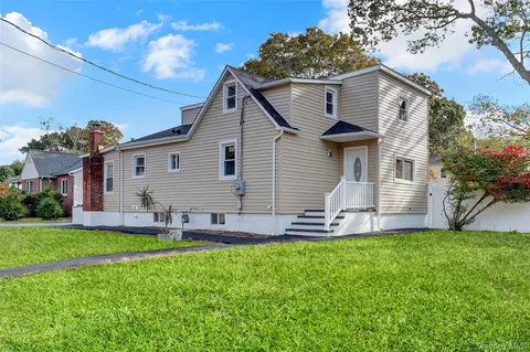 239 Bayview Ave, Brookhaven, NY 11772