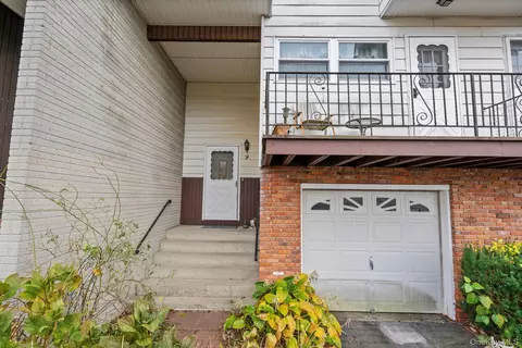 24 Russet Rd, Poughkeepsie, NY 12601