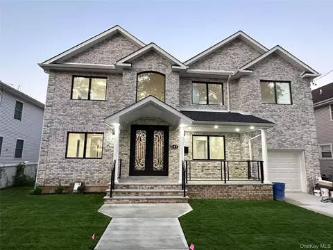 244 Andrews Rd, North Hempstead, NY 11501