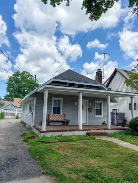 76 Henry St, Roosevelt, NY 11575