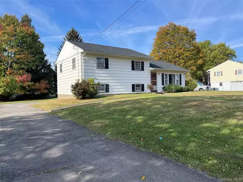 7 Carriage Dr, Newburgh, NY 12550