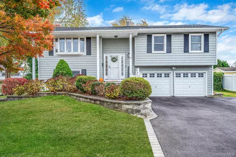 4 Lehigh Dr, Smithtown, NY 11787