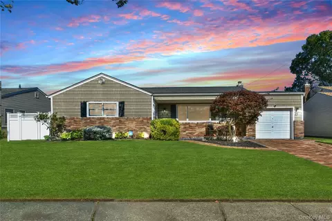 576 Western Park Dr, West Hempstead, NY 11552
