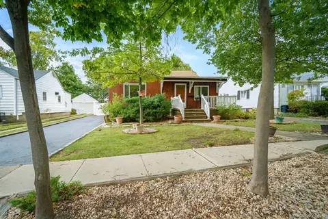 1825 Alice St, Merrick, NY 11566