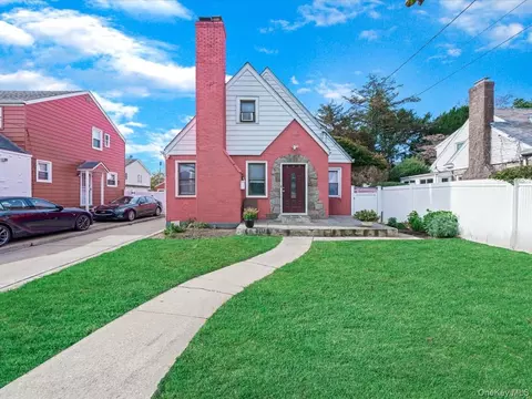 106 Spencer Pl, Hempstead, NY 11550