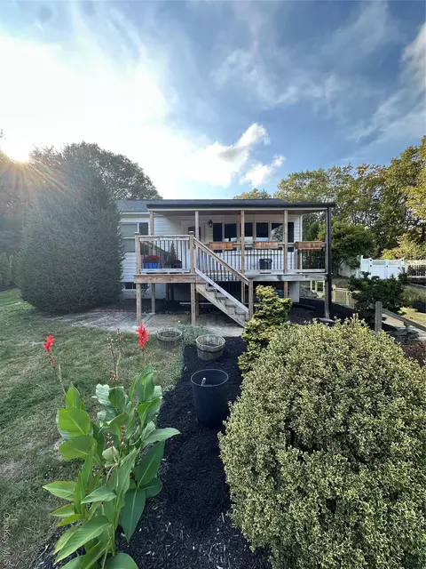 558 Meadow Rd, Kings Park, NY 11754