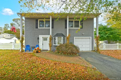31 Rome St, Brookhaven, NY 11772