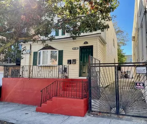 32-32 60th St, Woodside, NY 11377