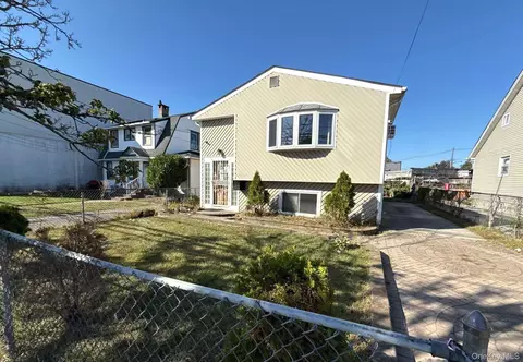 11 Mount Ave, Freeport, NY 11520
