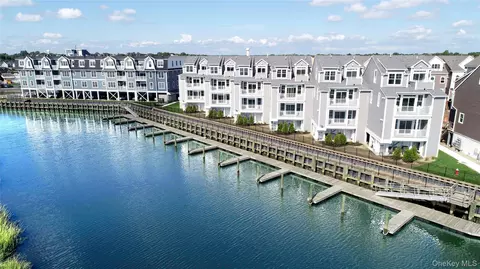 234 Marina Pointe Dr #234, Oceanside, NY 11572