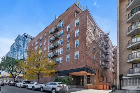 134-54 Maple Ave #6M, Flushing, NY 11355 photo 1