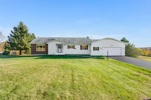 198 Oswego Rd, Pleasant Valley, NY 12569