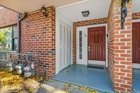 7129 Sutton Pl #3, Fresh Meadows, NY 11365