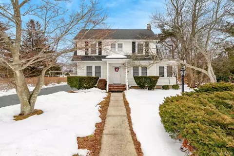 205 Jayne Ave, Patchogue, NY 11772