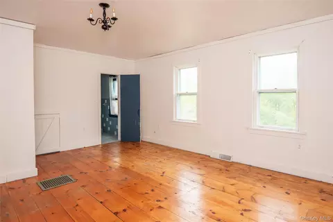 Bedroom - 32 Mountain Camp Rd, Cairo, NY 12413 photo 4 of 7