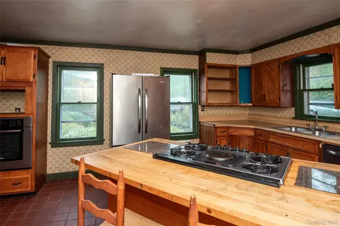 Kitchen - 32 Mountain Camp Rd, Cairo, NY 12413 photo 4 of 4