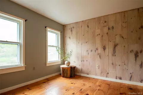 Bedroom - 32 Mountain Camp Rd, Cairo, NY 12413 photo 1 of 7
