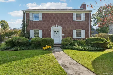 58 Meritoria Dr, North Hempstead, NY 11596