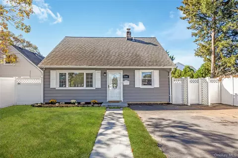 104 Carlls Path #104, North Babylon, NY 11703