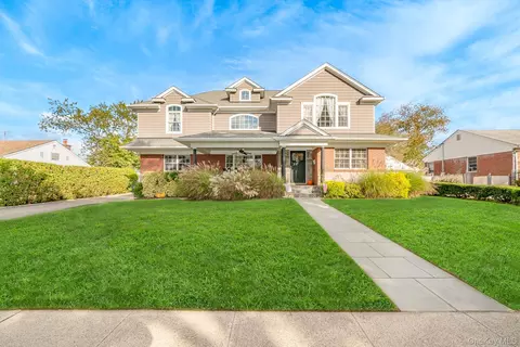 87 East St, North Hempstead, NY 11040