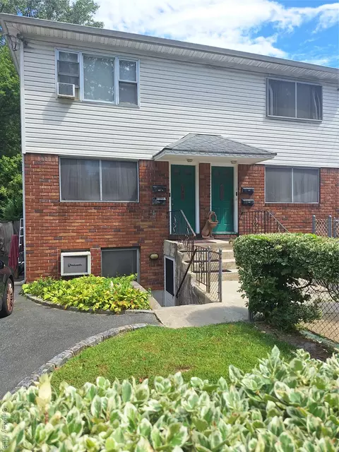 44-3144 33 244 St, New York, NY 11363