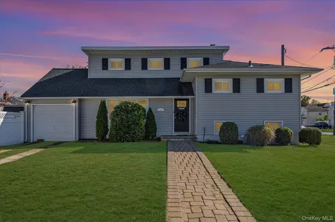 528 Carpenter Ave, Oceanside, NY 11572