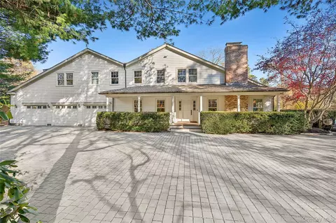 8 E Ridge Ct, Southampton, NY 11977